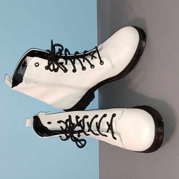 NEW Time and Tru White Lug Boots - Picture 1 of 11